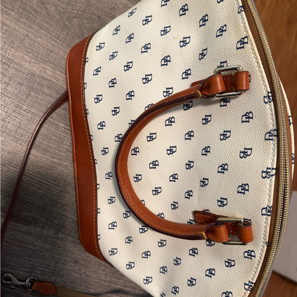 Dooney & Bourke Cream and Tan Shoulder Bag - Picture 4 of 8